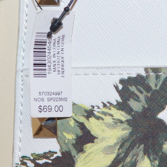 NWT White House Black Market White Flat Clutch Wristlet Purple/Blue Floral - Picture 2 of 6